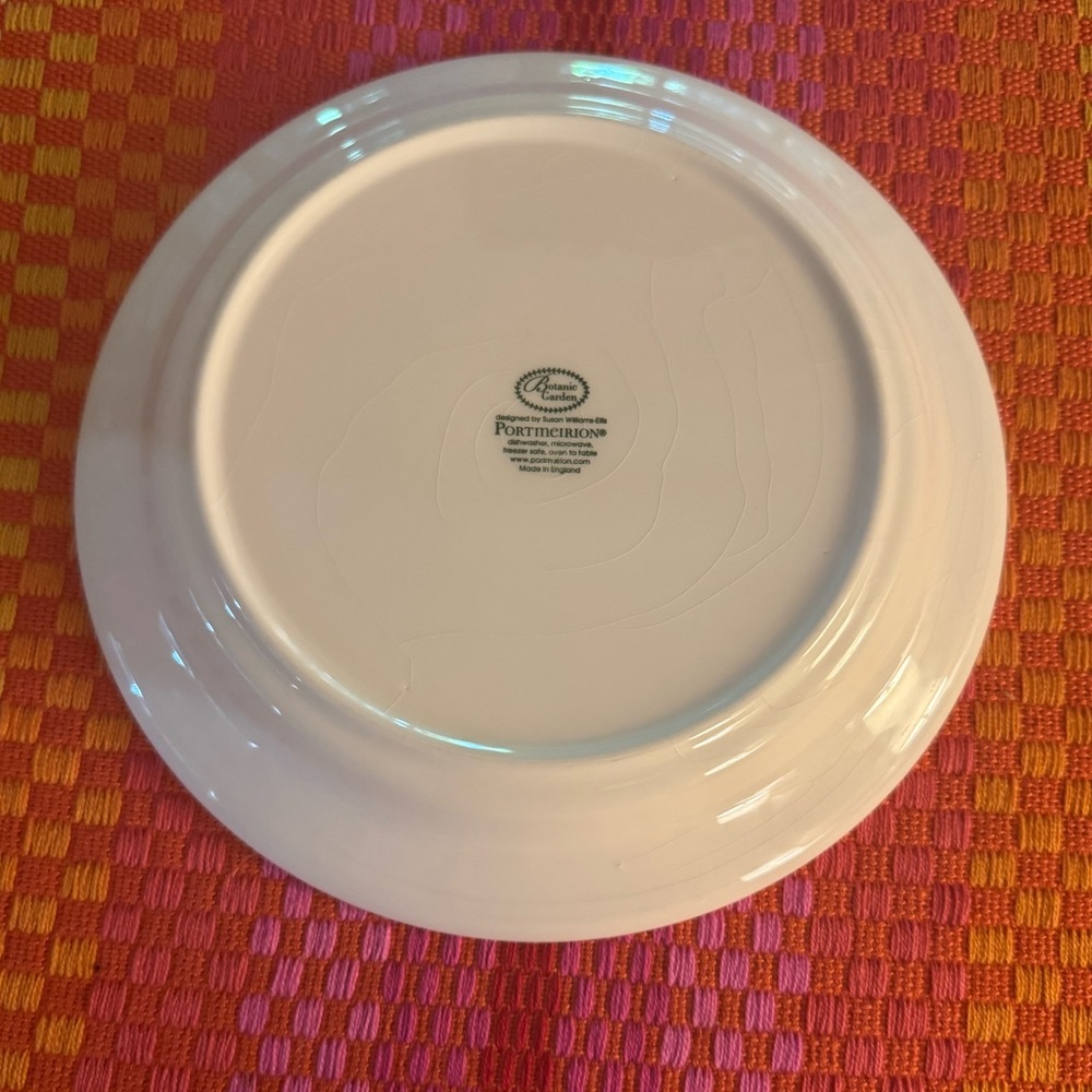 Portmeirion botanic garden salad plate. Slight crazing but EUC- 8 1/2 inches - Picture 2 of 3